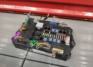 JAGUAR XF X250 3.0D SKRZYNKA BEZPIECZNIKÓW MODUŁ BSI BX2314B476AA ORYGINAŁ 1