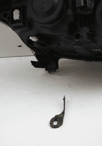 Lampa lewa przednia Peugeot 208 (uszkodzone ucho) 5