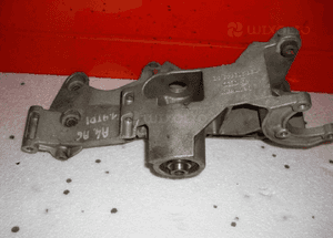 Łapa uchwyt wieszak audi A4 A6 1.9 tdi 038903143AE 1