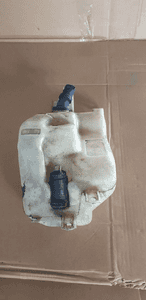 Zbiorniczek spryskiwaczy pompka Alfa 147 3