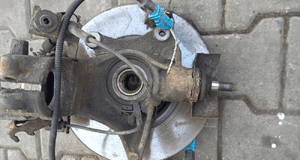 Citroen C5 I II 1.6 1.8 2.0 16V  zwrotnica piasta przednia  przód prawa lewa 5