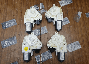 Silniczek Sterownik 8K0959801 8K0959802 8K0959811 8K0959812 Moduł Szyby Mechanizm Podnoszenia Przod Tyl Audi A4 B8 A5 Sedan Kombi 1