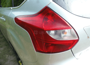 Ford focus MK3 hb 5D lampa tył tylna lewa 013R
