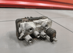 Bmw 3 F30 F20 N47 2.0D nastawnik turbosprężarki hella 6NW010430-04 oryginał 3