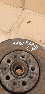 Zwrotnica lewy przód przednia lewa Skoda Rapid 1.6 TDI 8