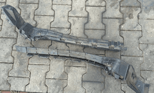 Fiat Grande Punto ślizg mocowanie zderzaka tylnego tył 1