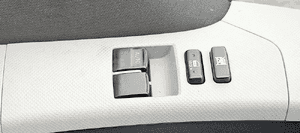 Toyota Yaris II 06-11 panel szyb szybami 1