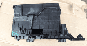 VW Golf V 1.9 TDI obudowa akumulatora 2