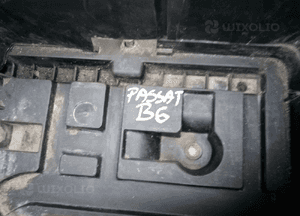 Obudowa podstawa akumulatora VW Passat B6 9