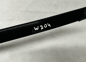Mercedes W204 listwa szyby przedniej przód prawa czarna 10