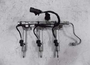 VOLVO XC40 1.5 TB LISTWA WTRYSKOWA WTRYSKI 32257109 0261500406 3