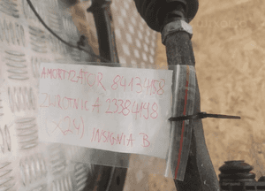 OPEL INSIGNIA B ZWROTNICA AMORTYZATOR 23384198 84134158 8