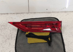 VOLVO XC60 II LAMPA PRAWY TYŁ TYLNA W KLAPĘ ORYGINAŁ 2