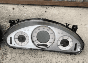 Mercedes e 211 biały licznik zegary diesel avantgarde 8