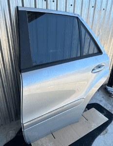 MERCEDES ML 164 drzwi tylne lewe lakier  775 2