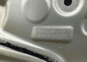 Drzwi tyl tylne prawe toyota yaris iv 4 cross 2020- bardzo ladne oryginalne 4