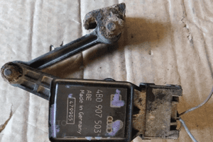 Audi A4 B5  czujnik ustawienia zawieszenia poziomowania lamp 4B0907503 2