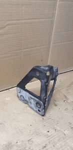 Mocowanie błotnika uchwyt prawy przód Audi A6 C6 4F0821136A 3