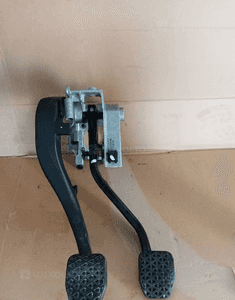 Pedały pedał hamulca sprzęgła BMW I E87 6751665 678711 1