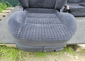 Fotele Fotel Siedzenie Kanapa Oparcie Welur VW Golf IV 4 5D Komplet 18