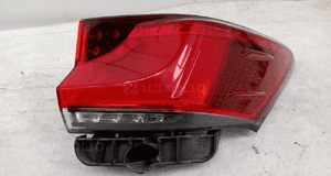 LEXUS CT200H lift lampa prawa tylna prawy tył LED 3