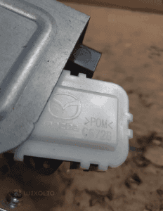 ZAMEK KLAPY TYŁ MAZDA 3 C6728 5