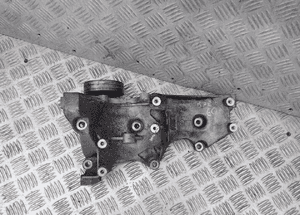 ŁAPA ALTERNATORA VW AUDI 2,0 ALT 06D903143C RADOM 1