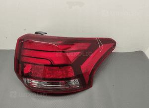 OUTLANDER III LAMPA PRAWA TYŁ LIFT 2