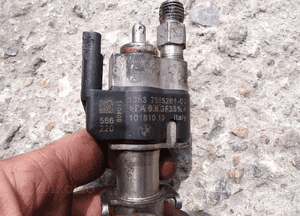 Wtryskiwacz bmw E90 E91 E60 3.0 7585261-09 2