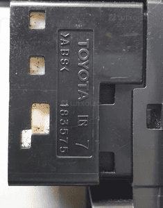 Avensis T25 przełącznik regulacji lusterek 183575 2