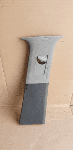 Osłona poszycie słupka prawa VW Touareg 7L6867240FS 1