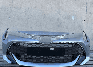 Zderzak przód przedni toyota corolla xii 12 E21 2019- hb kombi  kratki cał 1