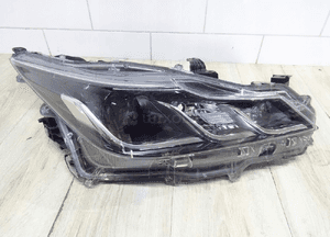 LAMPA prawa przód COROLLA E21 SEDAN 81110-02T31 10