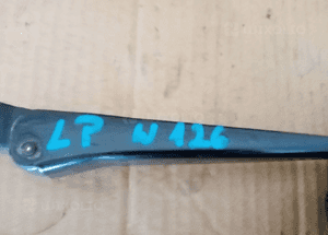 Ramie wycieraczki lewy przód Mercedes W126 6