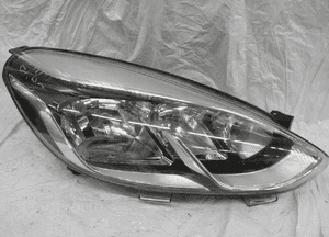 Ford fiesta MK8 lampa przednia prawa 1
