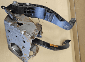 Ford Fiesta MK6 pedał sprzęgła hamulca 2
