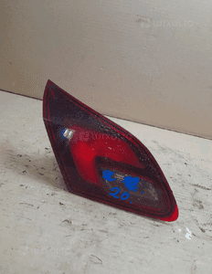 OPEL ASTRA J HB GTC Lampa tył lewa w klapę 1