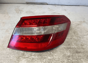Mercedes e klasa W212 lampa prawa tylna A2128200264 1
