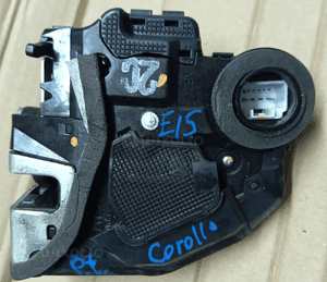 Toyota Corolla E15 zamek drzwi tył tylnych prawy eu 1