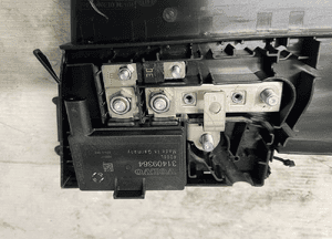 VOLVO V40 II CC LIFT 12- 2.0D D2 SKRZYNKA BEZPIECZNIKOW KLEMA 31409757 3