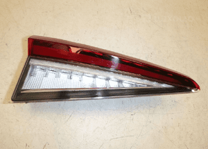 Skoda enyaq iv lampa w klapę lewy tył lewa tylna 2