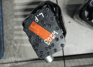 pas bezpieczeństwa c klasa w203 lewy przód