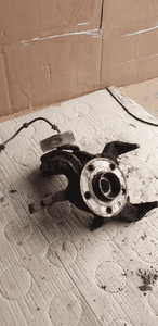 Zwrotnica piasta prawy przód kompletna VW FOX 2