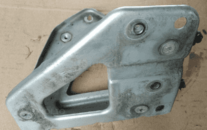 Audi A6 C6 wspornik błotnika przód prawy 4F0821136 2