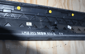 Listwa drzwi prawa tylna audi SQ8 Q8 s-line 4M8853970B 2020 6