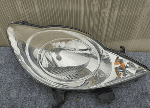 Lampa przód przednia prawa peugeot 107 oryginał 1