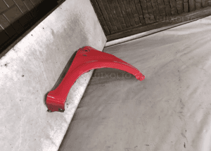 Błotnik prawy przedni przód citroen C1 peugeot 107 kkn czerwony 3
