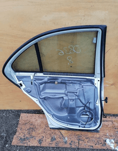 Mercedes c 203 drzwi tył  lewe srebrne lakier 744 2