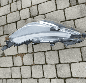 LAMPA lewa przód yaris 3 III lift 2