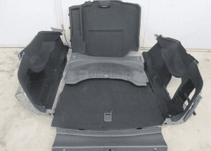 MERCEDES E212 sedan boczek bagaznika tapicerka osłona plastik pasa 1